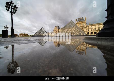 Das Louvre-Museum in Paris, Frankreich, 25. September 2020, während der Coronavirus-Pandemie Stockfoto