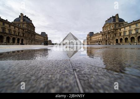 Das Louvre-Museum in Paris, Frankreich, 25. September 2020, während der Coronavirus-Pandemie Stockfoto