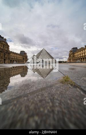 Das Louvre-Museum in Paris, Frankreich, 25. September 2020, während der Coronavirus-Pandemie Stockfoto