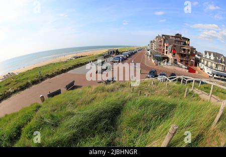 Egmond aan Zee, Niederlande - 22. Mai 2022: Besuch von Egmond aan Zee in Nordholland ein sonniger Tag im Mai. Stockfoto