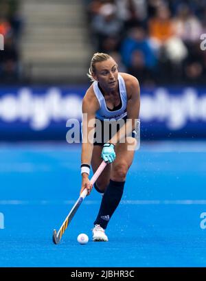 Die Engländerin Hannah Martin in Aktion beim Spiel der Women's FIH Hockey Pro League im Lee Valley Hockey & Tennis Center, London. Bilddatum: Sonntag, 5. Juni 2022. Stockfoto