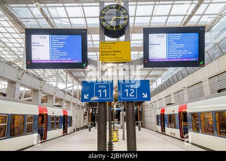 Paris France,10. Arrondissement,Gare du Nord,RER B Line Bahnhofsteigmonitor leer Stockfoto