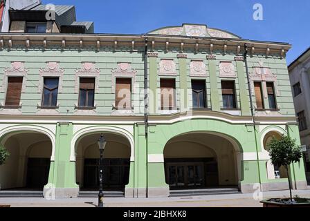 Fassade des ehemaligen Golden Lamb Hotels in Subotica, das 1904 von Titus Mackovic im Münchner Jugendstil restauriert wurde Stockfoto