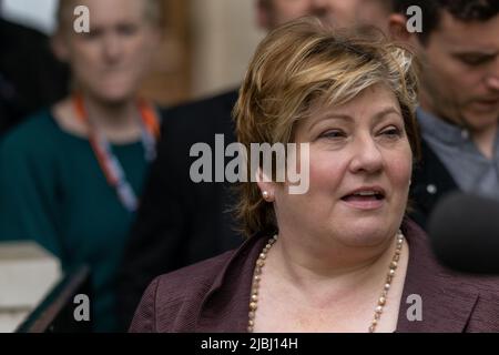 London, Großbritannien. 6.. Juni 2022. MP's in Westminster am Tag der Misstrauensvotum über Boris Johnson, MP, Premierminister, stellte Emily Thornberry Labour MP für Islington South und Finsbury, Shadow Attorney General, vor, Kredit: Ian Davidson/Alamy Live News Stockfoto