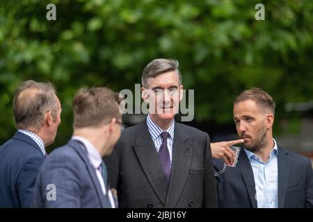 London, Großbritannien. 6.. Juni 2022. Parlamentsabgeordnete in Westminster am Tag der Misstrauensabstimmung über Boris Johnson, MP, Premierminister, im Bild Jacob Rees-Mogg, Kredit: Ian Davidson/Alamy Live Nachrichten Stockfoto