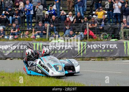 Douglas, Isle Of Man. 19. Januar 2022. Ben Birchall/Tom Birchall (600 LCR Honda) vertreten das Haith Honda Team während des 3Wheeling.Media Sidecar TT Race auf der Isle of man, Douglas, Isle of man am 6. Juni 2022. Foto von David Horn/Prime Media Images Kredit: Prime Media Images/Alamy Live News Stockfoto