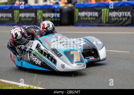 Douglas, Isle Of Man. 19. Januar 2022. Ben Birchall/Tom Birchall (600 LCR Honda) vertreten das Haith Honda Team während des 3Wheeling.Media Sidecar TT Race auf der Isle of man, Douglas, Isle of man am 6. Juni 2022. Foto von David Horn/Prime Media Images Kredit: Prime Media Images/Alamy Live News Stockfoto