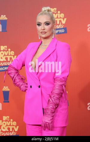 Erika Jayne nimmt an den MTV MOVIE & TV AWARDS 2022 Teil, die am 2. Juni 2022 im Barker Hangar in Santa Monica, Kalifornien, UNSCRIPTED wurden. Foto: Crash/imageSPACE Stockfoto