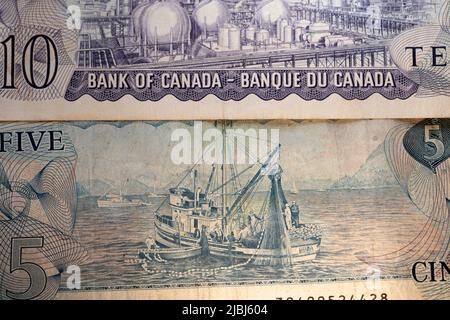 Toronto, Kanada - Oktober 30. 2021: Fischerei in Kanada auf der Rückseite der Banknote mit fünf Kanadischen Dollar aus dem Jahr 1972 abgebildet Stockfoto