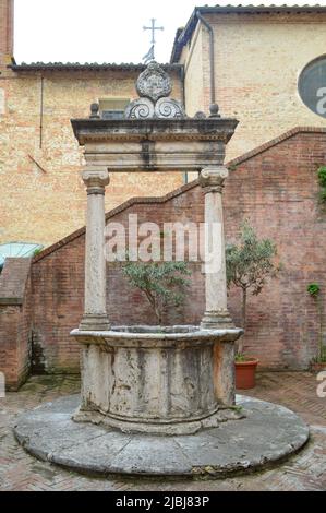 Alte Zisterne Stockfoto