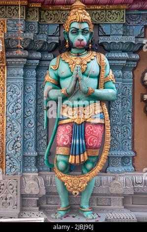 Bildnis hinduistischer Gottheiten zieren den Sri Krishnan Tempel, Waterloo Street, Singapur Stockfoto