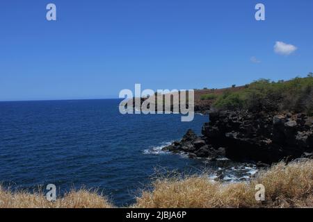 Mit Blick auf die Brandung von Hawai'i Hawaii, der Big Island Stockfoto