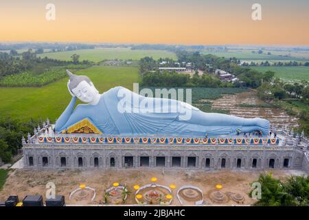 Porträt des größten Shakyamuni Buddha von oben in SoC Trang, Vietnam Stockfoto