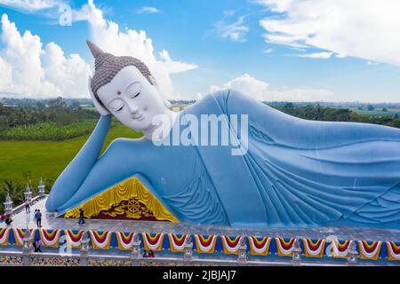 Porträt des größten Shakyamuni Buddha von oben in SoC Trang, Vietnam Stockfoto