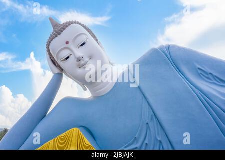 Porträt des größten Shakyamuni Buddha von oben in SoC Trang, Vietnam Stockfoto