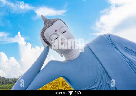 Porträt des größten Shakyamuni Buddha von oben in SoC Trang, Vietnam Stockfoto