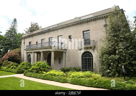 Montclair, NJ - USA - 29. Mai 2022 Blick auf das Van Vleck Haus, 1916 von Joseph Van Vleck Jr. als mediterrane Villa erbaut. Jetzt ein gemeinnütziger Comun Stockfoto