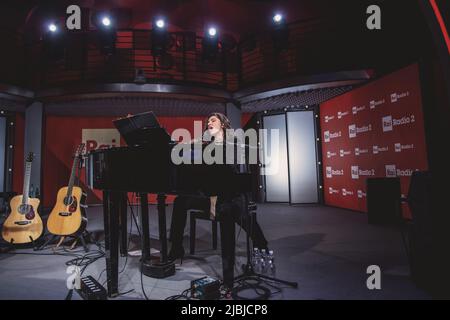 Die Sängerin Elisa Toffoli tritt bei Radio2 Rai zum „Elisa Day Christmas Special“ auf. Stockfoto