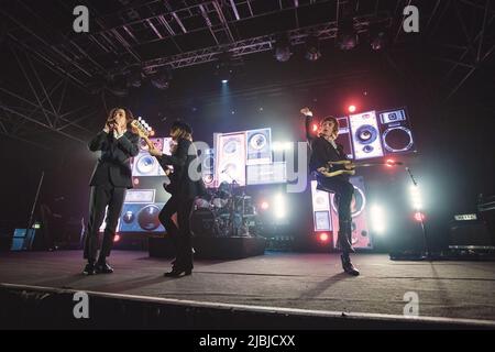 Damiano David, Victoria De Angelis und Thomas Raggi treten mit ihrer Band Maneskin im Atlantico in Rom auf. Stockfoto