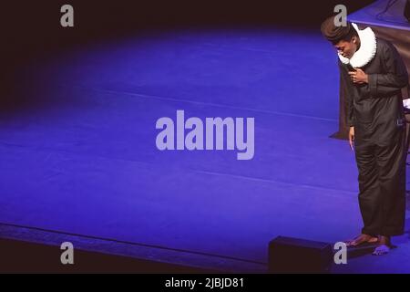 Rom, Italien. 15.. Mai 2019. Benjamine Clementine tritt auf der Bühne des Auditorium Parco della musica in Rom auf. (Foto von Valeria Magri/SOPA Images/Sipa USA) Quelle: SIPA USA/Alamy Live News Stockfoto