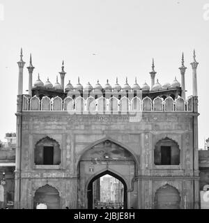 Die spektakuläre Architektur der Großen Freitagsmoschee (Jama Masjid) in Delhi während der Ramzan-Saison, die wichtigste Moschee in Indien, Jama Masjid M Stockfoto