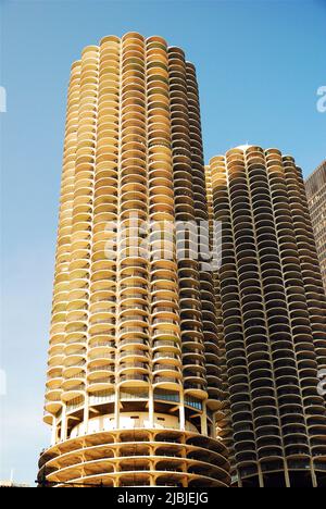 Die Marina Towers, besser bekannt als die Corn Cob Towers, sind ein erkennbares Wahrzeichen der Skyline von Chicago Stockfoto