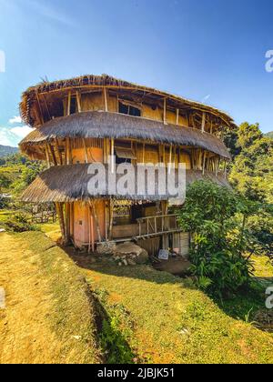 Riesige Bambushütte im Doi Inthanon Nationalpark in Chiang Mai, Thailand Stockfoto