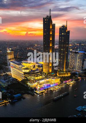 Luftaufnahme des Icon Siam Wasserfrontgebäudes in der Innenstadt von Bangkok, Thailand Stockfoto