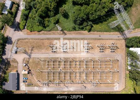 Leipzig, Deutschland. 03.. Juni 2022. Ein Umspannwerk in einem Kraftwerk der Leipziger Versorgungs- und Verkehrsgesellschaft. (Luftaufnahme mit Drohne) Quelle: Jan Woitas/dpa/Alamy Live News Stockfoto