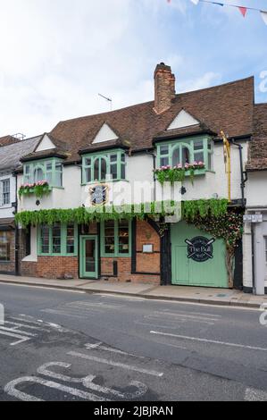 Außenansicht des Pubs Bull on Bell Street, Henley on Thames, Oxfordshire, England, Großbritannien Stockfoto