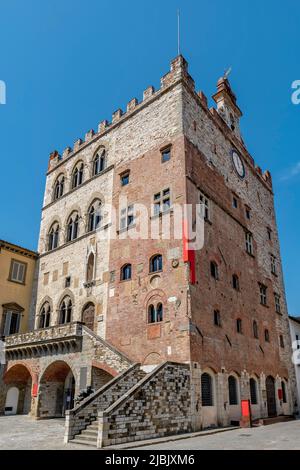 Der antike Palazzo Pretorio im historischen Zentrum von Prato, Italien Stockfoto