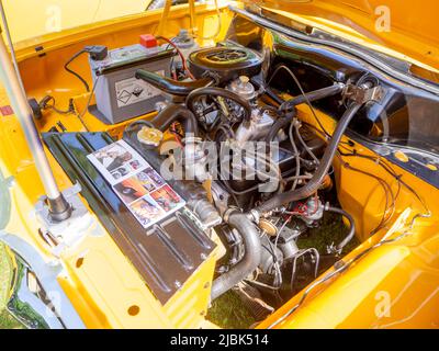 Vauxhall Viva mit seinem Ersatzmotor auf dem Display Stockfoto