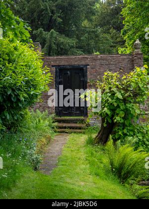 Gawsworth Hall privater Eingang zur Dorfkirche Stockfoto