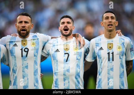 01 Jun 2022 - Italien gegen Argentinien - Wembley Stadium. Nicolas Otamendi (links), Rodrigo De Paul (Mitte) und Angel Di Maria (rechts). Bild: Mark Pain/ Alamy Stockfoto