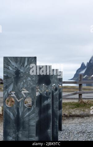 Service-Anlage in Erfjordstranda, entworfen von Tupelo Architecture/Østengen Og Bergo AS. Teil der National Scenic Routes Senja, Statens Vegvesen. Stockfoto