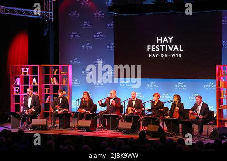 George Hinchcliffes Ukelele Orchestra of Great Britain, Hay Festival 2022, Hay-on-Wye, Breckknockshire, Powys, Wales, Großbritannien, Großbritannien, Europa Stockfoto