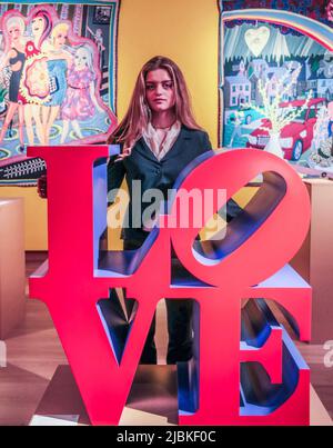 London UK 07 June 2022 The Art of Literature Robert Indiana ,Love (Red Faces Violet Sides) Est £300.000- 500.000 Paul Quezada-Neiman/Alamy Live News Stockfoto