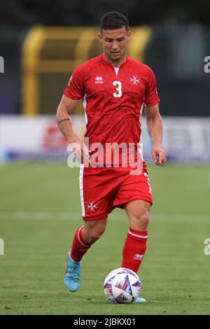 Serravalle, Italien, 5.. Juni 2022. Jean Borg aus Malta während des Spiels der UEFA Nations League im San Marino Stadium, Serravalle. Bildnachweis sollte lauten: Jonathan Moscrop / Sportimage Stockfoto