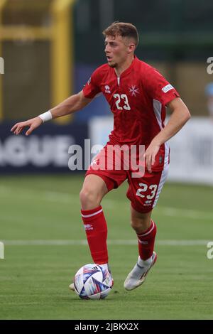 Serravalle, Italien, 5.. Juni 2022. Adam Overand aus Malta während des Spiels der UEFA Nations League im San Marino Stadium, Serravalle. Bildnachweis sollte lauten: Jonathan Moscrop / Sportimage Stockfoto