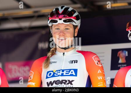 Georgia Bullard vom Team AWOL O'Shea bereit für die RideLondon Classique UCI Frauen Radrennen Etappe 1 in Maldon, Essex, Großbritannien Stockfoto