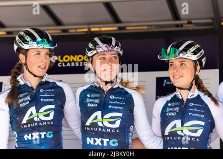 Ilse Pluimers, Maud Rijnbeek, Gaia Masetti vom Team AG Insurance NXTG Team für das RideLondon Classique UCI Frauen-Radrennen Etappe 1 in Maldon Stockfoto