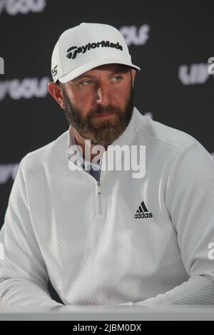 Hemel Hempstead, Herts, Großbritannien. 7.. Juni 2022. Dustin Johnson beantwortet Medienfragen vor der LIV Golf Invitational Credit: Motofoto/Alamy Live News Stockfoto