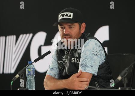 Hemel Hempstead, Herts, Großbritannien. 7.. Juni 2022. Louis Oosthuizen beantwortet Medienfragen vor der LIV Golf Invitational Credit: Motofoto/Alamy Live News Stockfoto