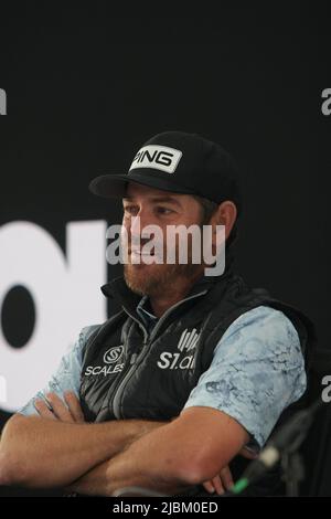 Hemel Hempstead, Herts, Großbritannien. 7.. Juni 2022. Louis Oosthuizen beantwortet Medienfragen vor der LIV Golf Invitational Credit: Motofoto/Alamy Live News Stockfoto