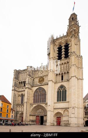 Die Kathedrale Saint-Etienne, Sens, Yonne. Die Kathedrale von Sens ist eine katholische Kathedrale in Sens in Burgund, Frankreich. Stockfoto