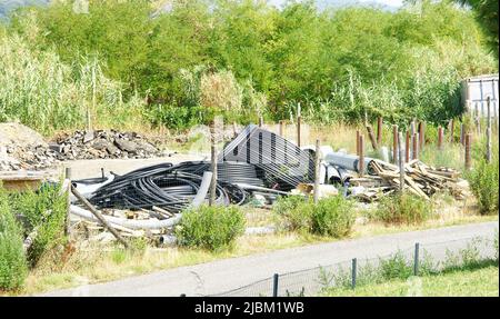 Kabelspulen an einer Straße in der Toskana, Italien, Europa Stockfoto