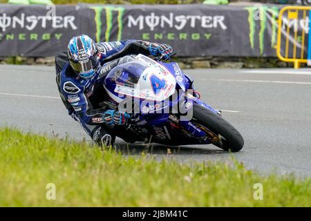 Douglas, Isle Of Man. 06.. Juni 2022. Ian Hutchinson (600 Yamaha) vertritt das Boyce Precision by Russell Racing Team während des Monster Energy Supersport TT Race 1 auf der Isle of man, Douglas, Isle of man am 6. Juni 2022. Foto von David Horn/Prime Media Images Kredit: Prime Media Images/Alamy Live News Stockfoto