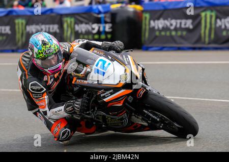 Douglas, Isle Of Man. 06.. Juni 2022. Jamie Coward (600 Yamaha) vertritt das KTS Racing powered by Steadplan-Team während des Monster Energy Supersport TT Race 1 auf der Isle of man, Douglas, Isle of man am 6. Juni 2022. Foto von David Horn/Prime Media Images Kredit: Prime Media Images/Alamy Live News Stockfoto