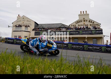 Douglas, Isle Of Man. 06.. Juni 2022. Lee Johnston (600 Yamaha) vertritt das Ashcourt Racing Team während des Monster Energy Supersport TT Race 1 auf der Isle of man, Douglas, Isle of man am 6. Juni 2022. Foto von David Horn/Prime Media Images Kredit: Prime Media Images/Alamy Live News Stockfoto