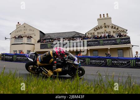 Douglas, Isle Of Man. 06.. Juni 2022. David Johnson (600 Yamaha) vertritt das RICH Energy OMG Racing Team während des Monster Energy Supersport TT Race 1 auf der Isle of man, Douglas, Isle of man am 6. Juni 2022. Foto von David Horn/Prime Media Images Kredit: Prime Media Images/Alamy Live News Stockfoto